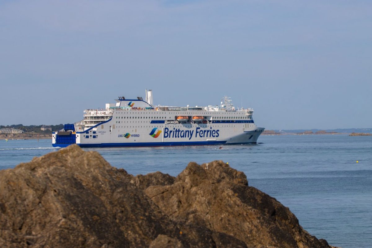 Ferry, avion ou charter pour se déplacer entre les îles